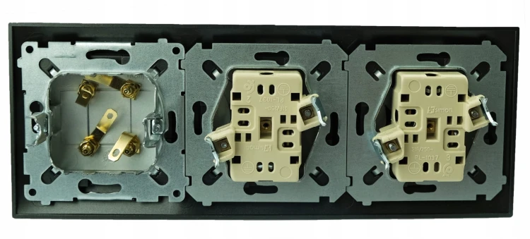 Gniazdka głośnikowe ścienne 4G 230V prądowe