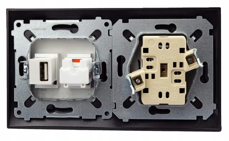Gniazdo ścienne podtynkowe 1 USB 1 RJ-45 2x 230V