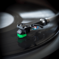 Gramofony i dodatki: wkładka gramofonowa Audio-Technica AT-VM95E.