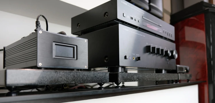 Kamienna granitowa podstawa pod kolumny audio hifi