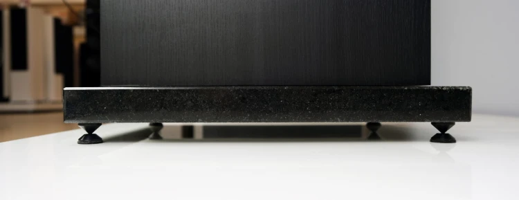 Kamienna granitowa podstawa pod kolumny audio hifi