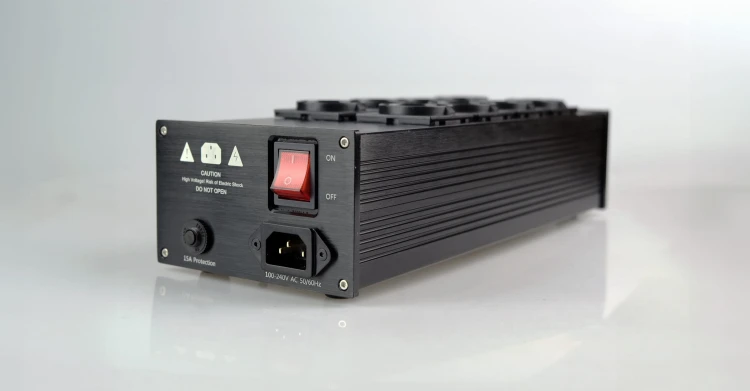 Listwa zasilająca prądowa filtrująca 8 gniazd Cross-Tech L8