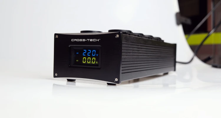 Listwa zasilająca prądowa filtrująca 8 gniazd Cross-Tech L8
