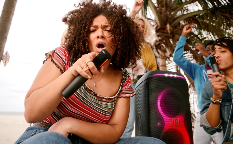 JBL_Partybox_wireless_Mic_Lifestyle_02_1605x1605px.png