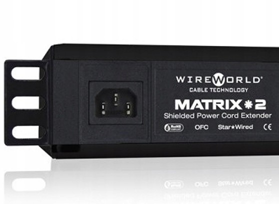 EKRANOWANA-LISTWA-ZASILAJACA-6-GNIAZD-ALUMINIUM-WIREWORLD-MATRIX-2-CZARNA-Marka-Wireworld.jpg