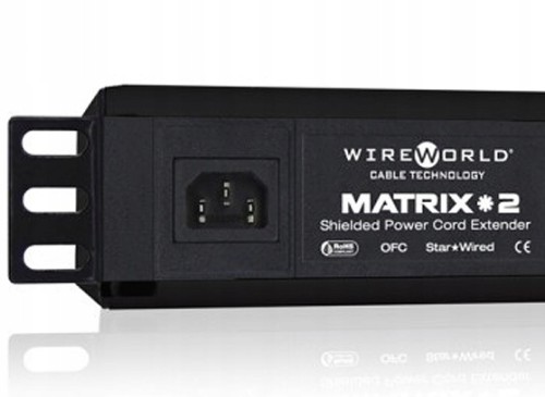 EKRANOWANA-LISTWA-ZASILAJACA-6-GNIAZD-ALUMINIUM-WIREWORLD-MATRIX-2-CZARNA-Marka-Wireworld.jpg