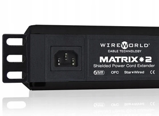 EKRANOWANA-LISTWA-ZASILAJACA-6-GNIAZD-ALUMINIUM-WIREWORLD-MATRIX-2-CZARNA-Marka-Wireworld.jpg