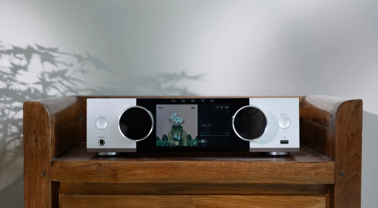 Onkyo-Y40-silver-zdjecie-przodu-lifestyle.jpg