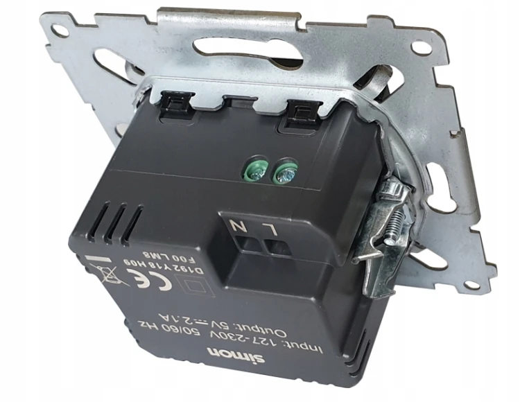 SIMON54-Ladowarka-USB-Podwojna-W-Komplecie-Z-Ramka-CZARNY-MAT-Kod-producenta-2xUSB-ladowarka.jpg