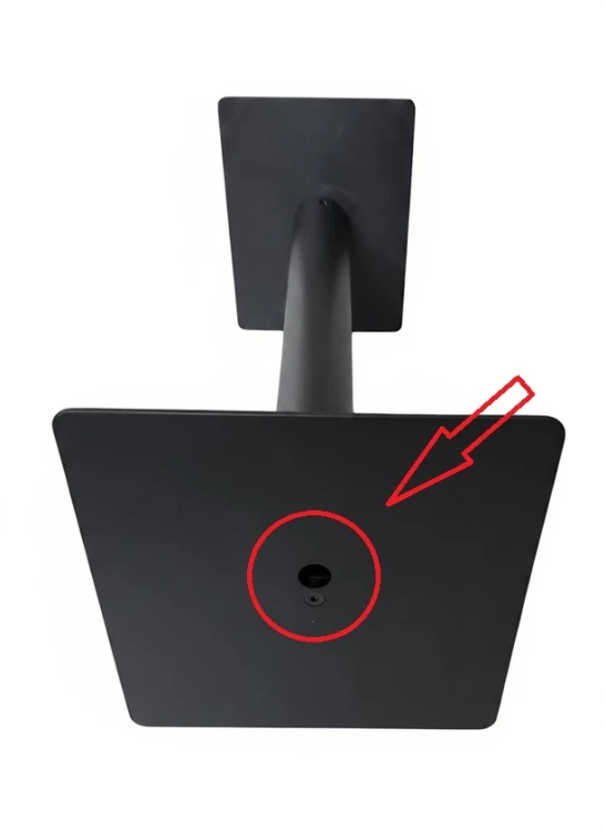 S1 otwór na prowadzenie kabla spodem.jpg